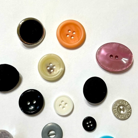 Vintage Buttons Lot Bundle of 17 - Picture 3 of 6